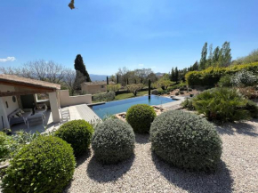 Gite with Pool, 900 metres walk to Saint Saturnin Les Apt